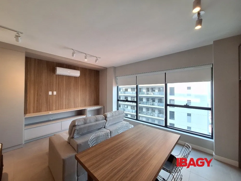 Furnished studio in a building with a pool — photo 7