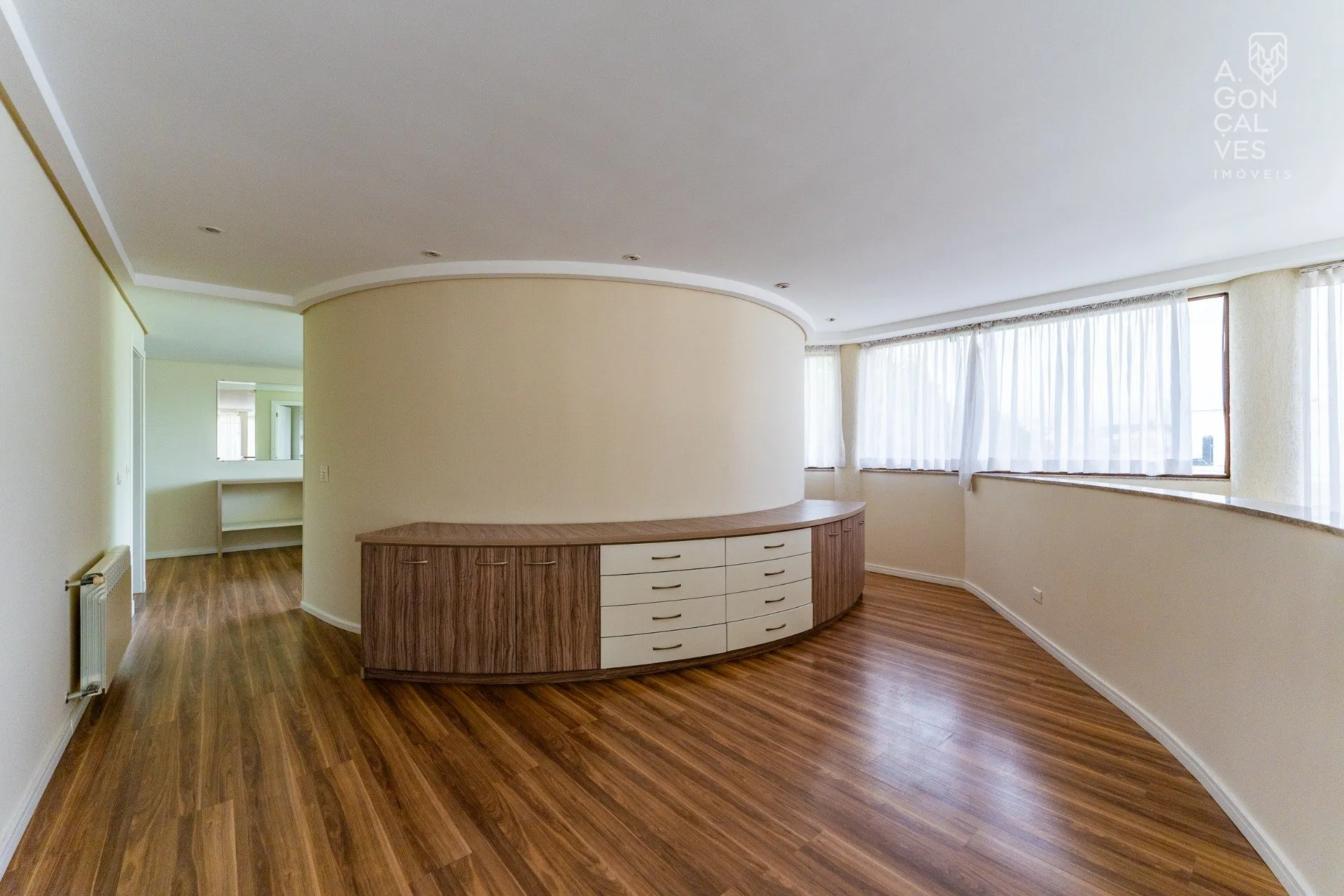 Unfurnished house with 4 bedrooms and 5 bathrooms — photo 24