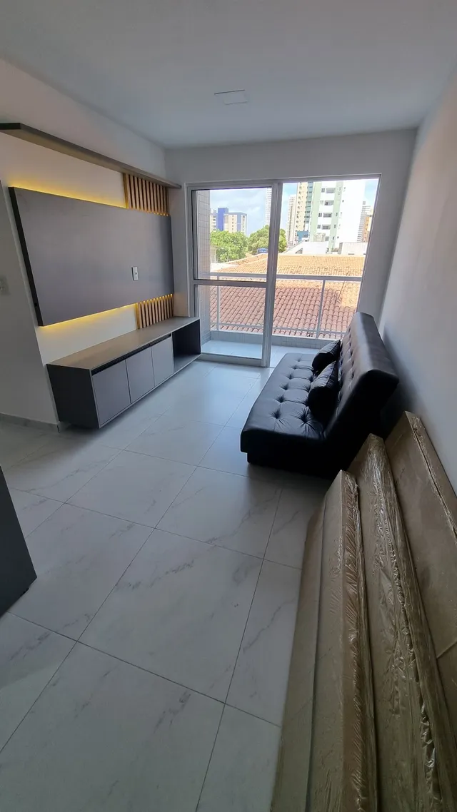 Apartamento semi-mobiliado com 2 quartos e cozinha integrada