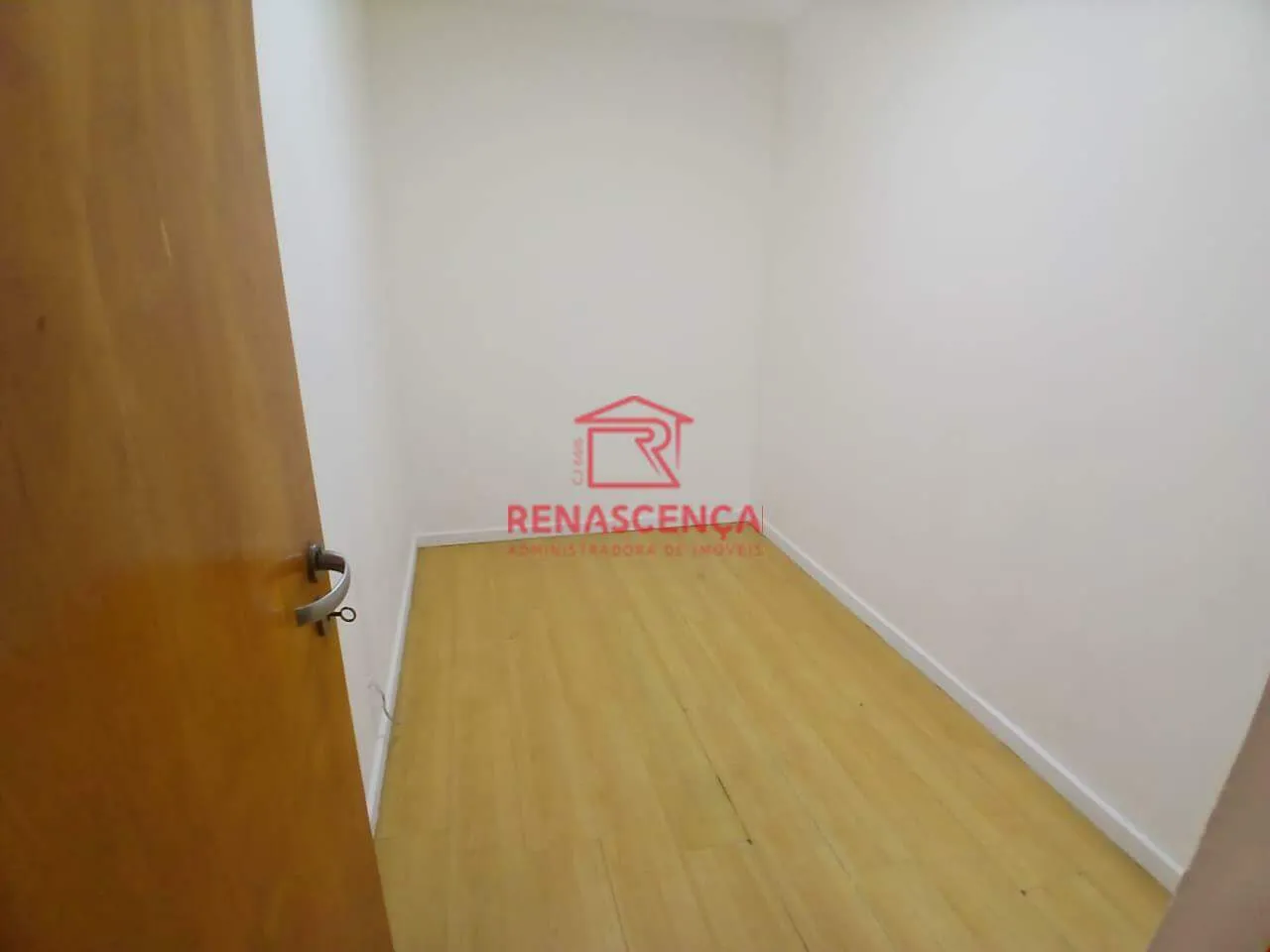 Unfurnished apartment with 2 bedrooms and a balcony — photo 7