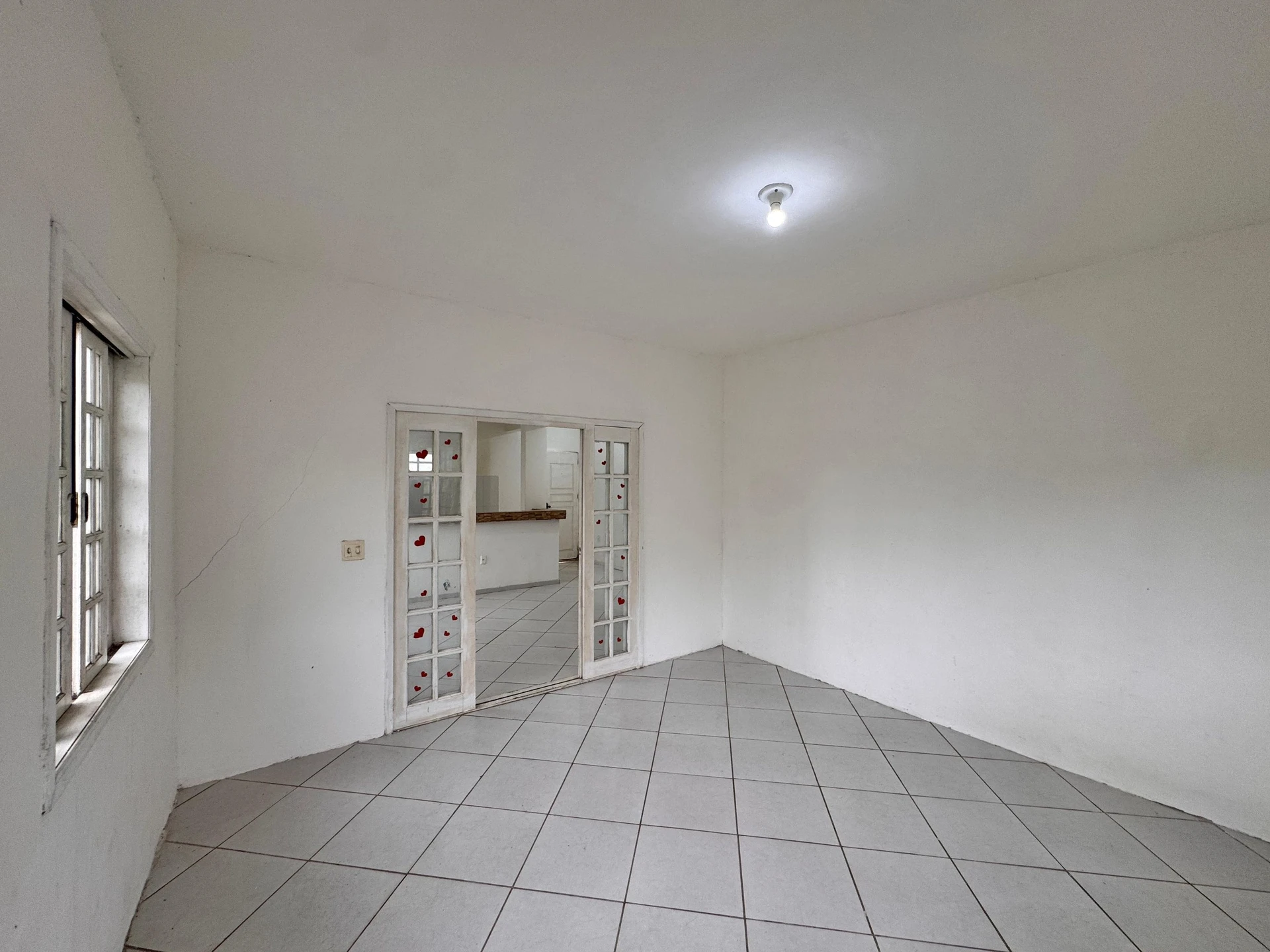 2-bedroom house with 1 bathroom no parking — photo 16