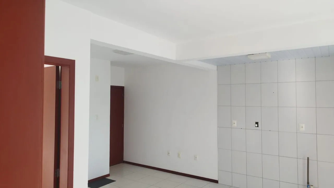 Rental apartment with 2 bedrooms and a balcony — photo 2