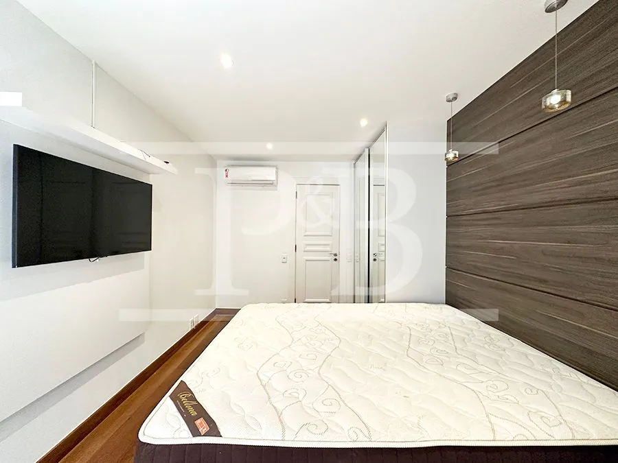 3-bedroom apartment with 230 m² and glassed-in balcony — photo 19