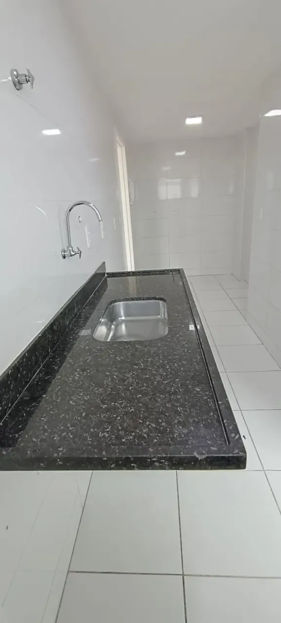 Unfurnished 3-bedroom apartment with laundry area — photo 16