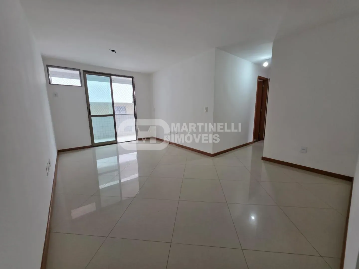Apartamento mobiliado, 83 m², com varanda envidraçada
