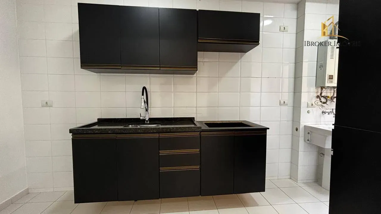 2-bedroom apartment with a closed kitchen and stove — photo 10