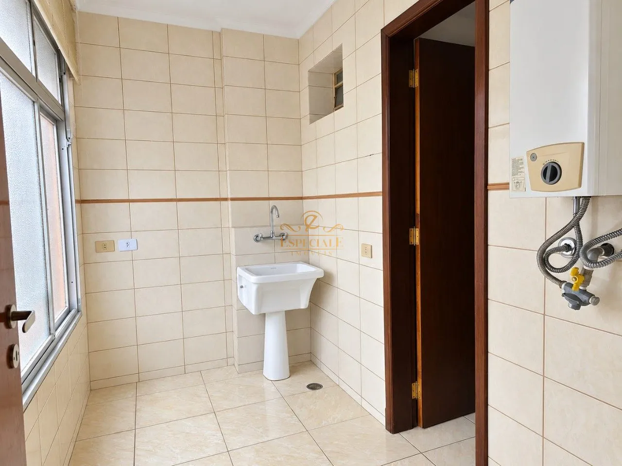 3-bedroom apartment with a bathtub in Curitiba — photo 16