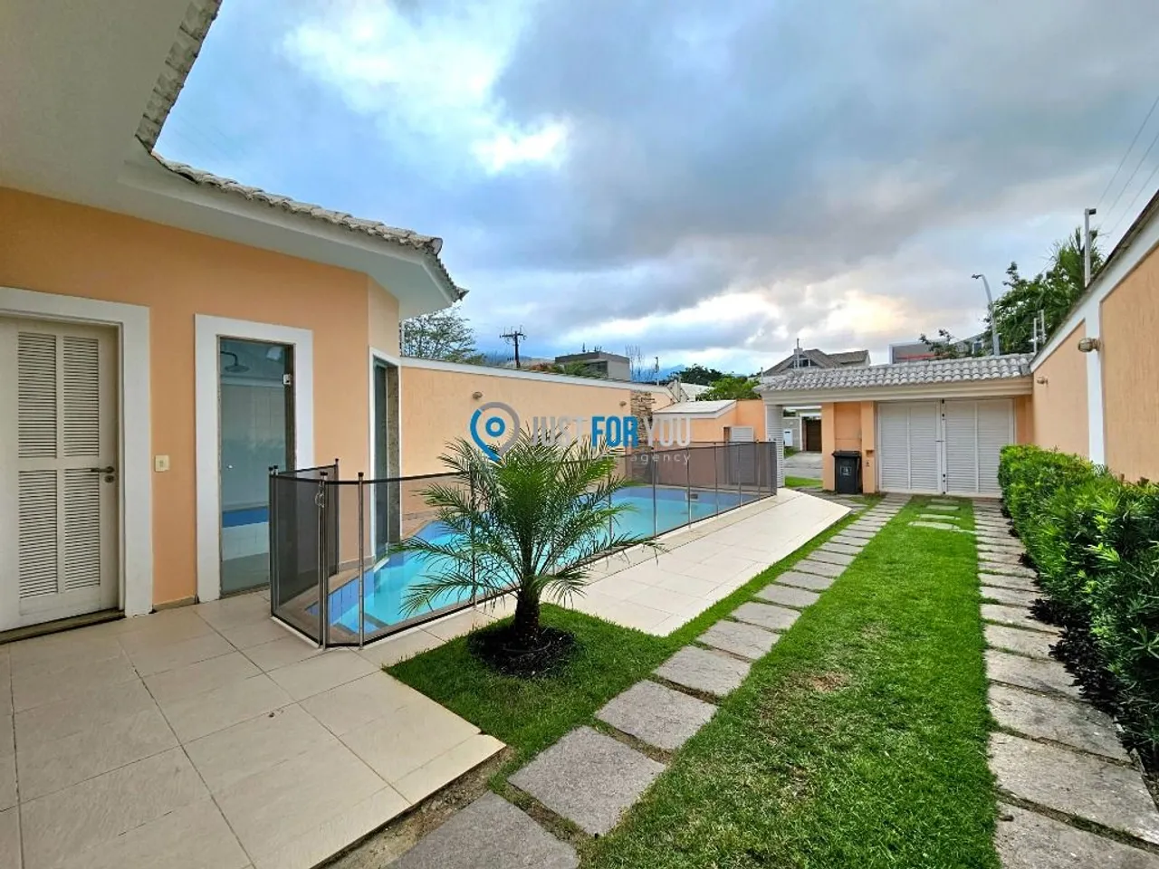 House with 5 bedrooms, 300 m² and a closed gas kitchen — photo 14
