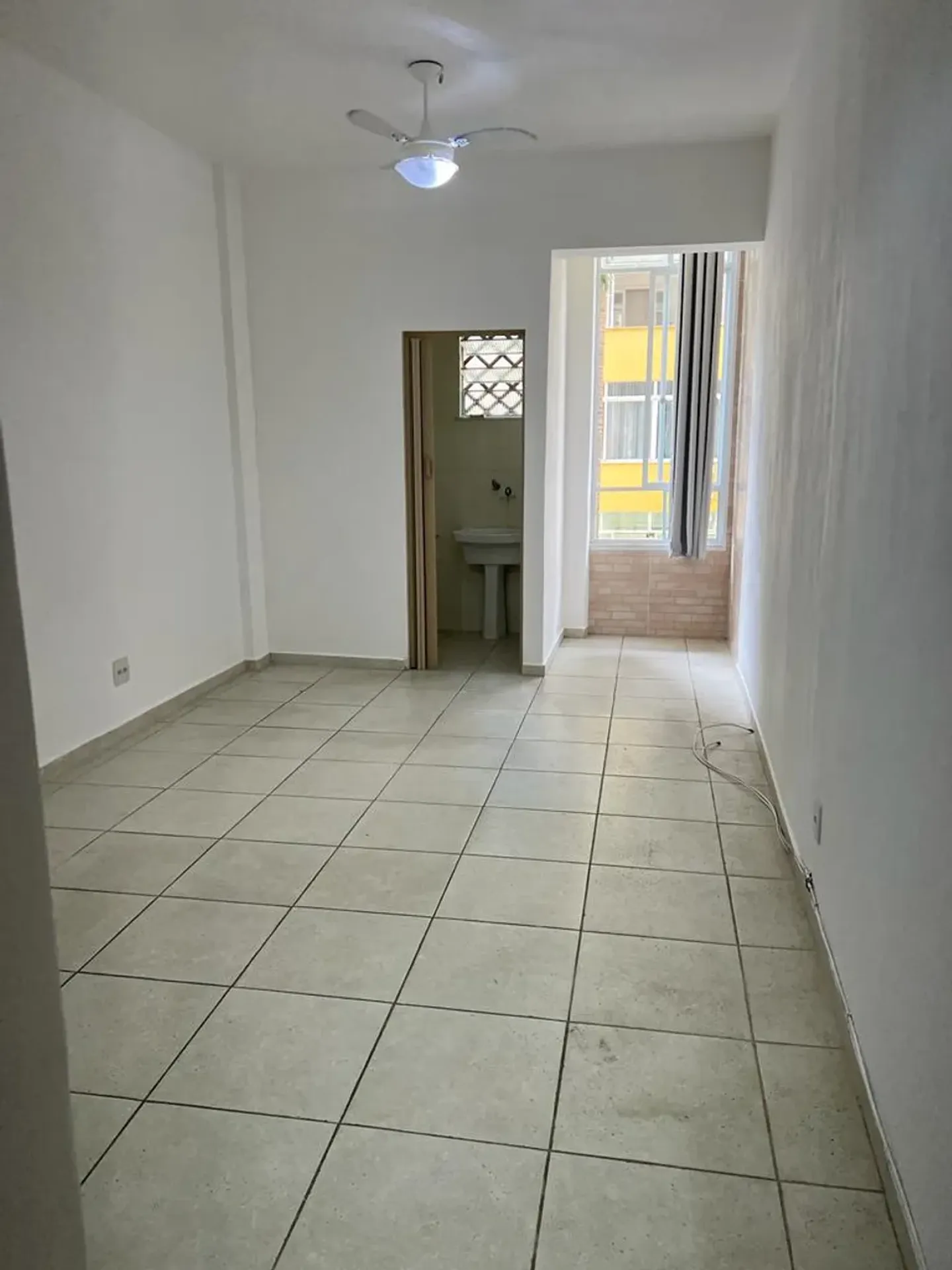 One-bedroom apartment with a washing machine — photo 3