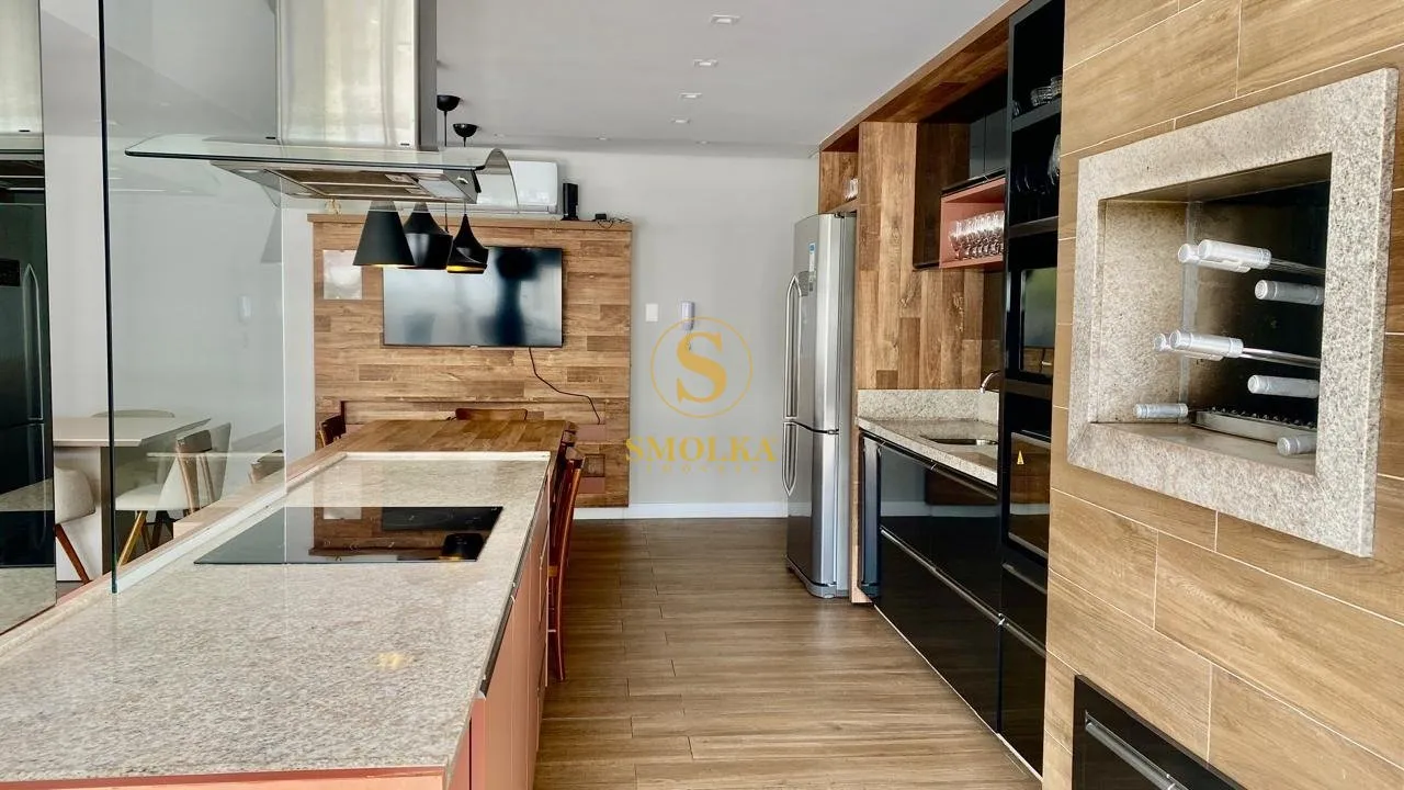 Balcony with a grill in a 2-bedroom apartment, 75 m² — photo 31