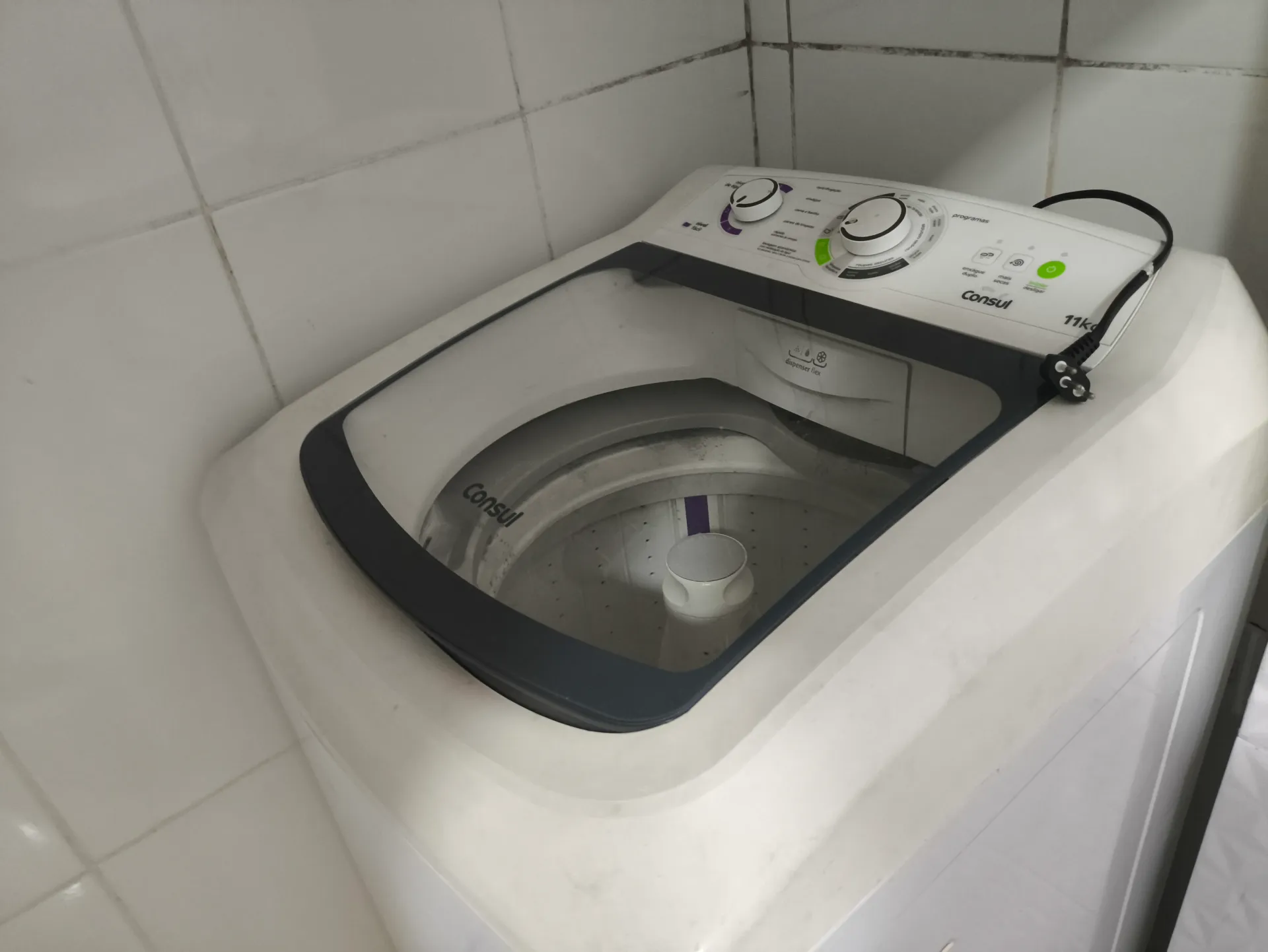 One-bedroom apartment with a washing machine — photo 7