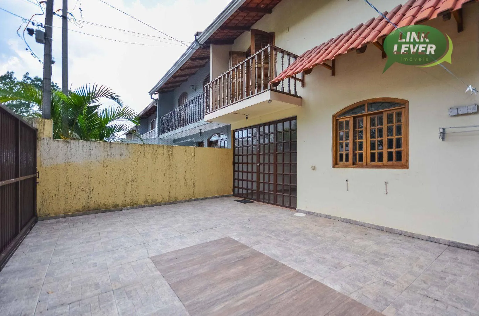 164 m² house with a fireplace and a grill on the balcony — photo 63
