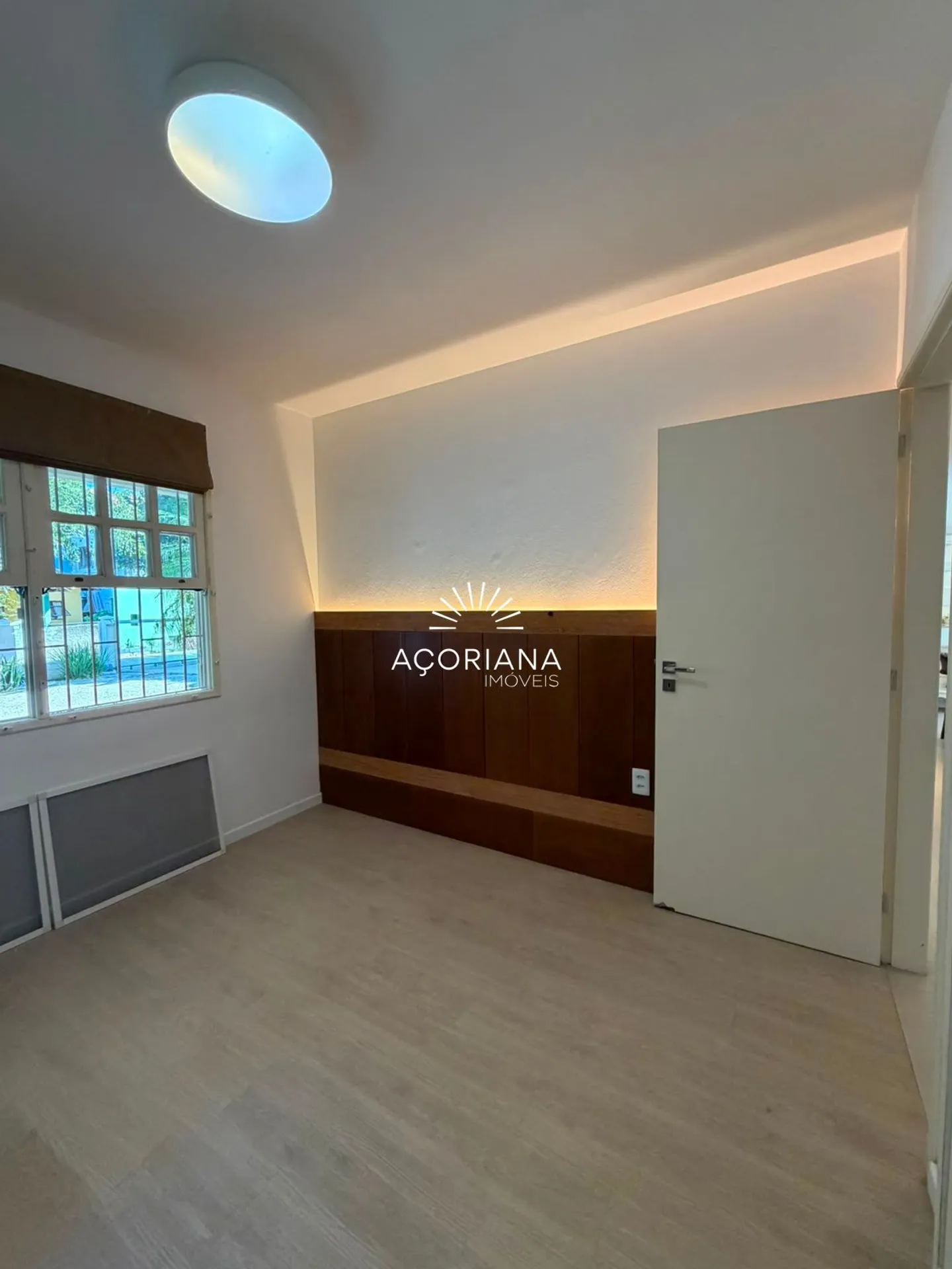 Furnished 600 m² house with 5 bedrooms and an integrated kitchen — photo 37