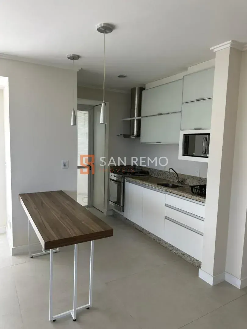 Furnished top-floor unit with 2 bedrooms and glass balcony — photo 2