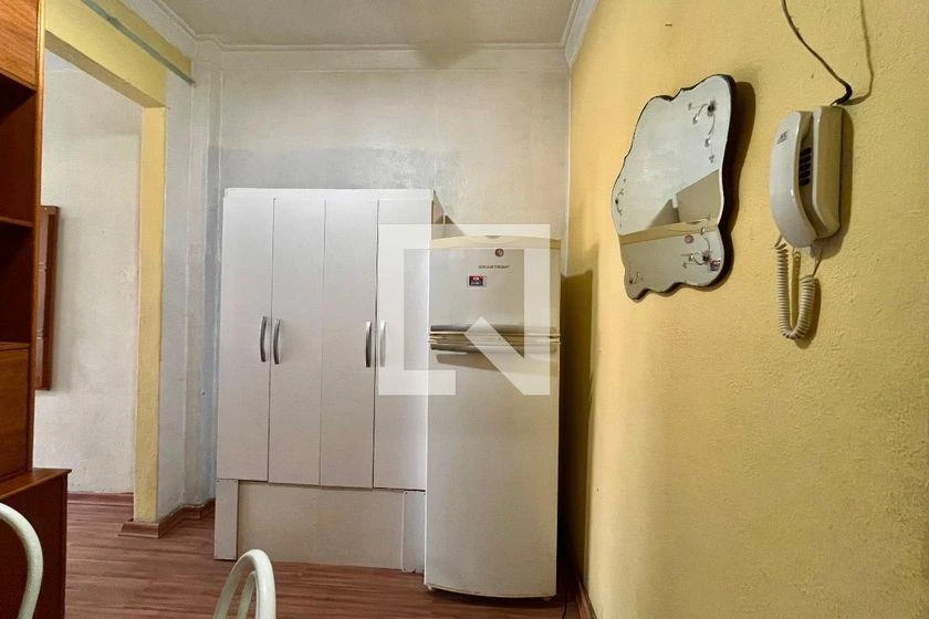 Furnished apartment, 31 m², with wood or laminate floors — photo 8