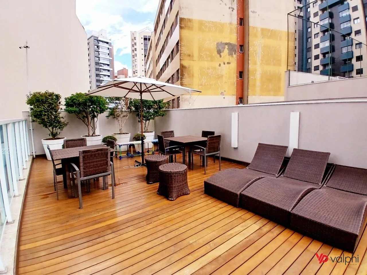 Furnished 2-bedroom apartment with enclosed balcony — photo 53