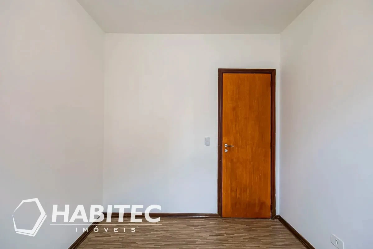 Wood or laminate floors in a 3-bedroom apartment, 102 m² — photo 18
