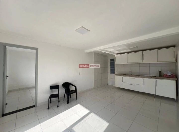Casa com 4 quartos, 2 vagas e piso de cerâmica — photo 2