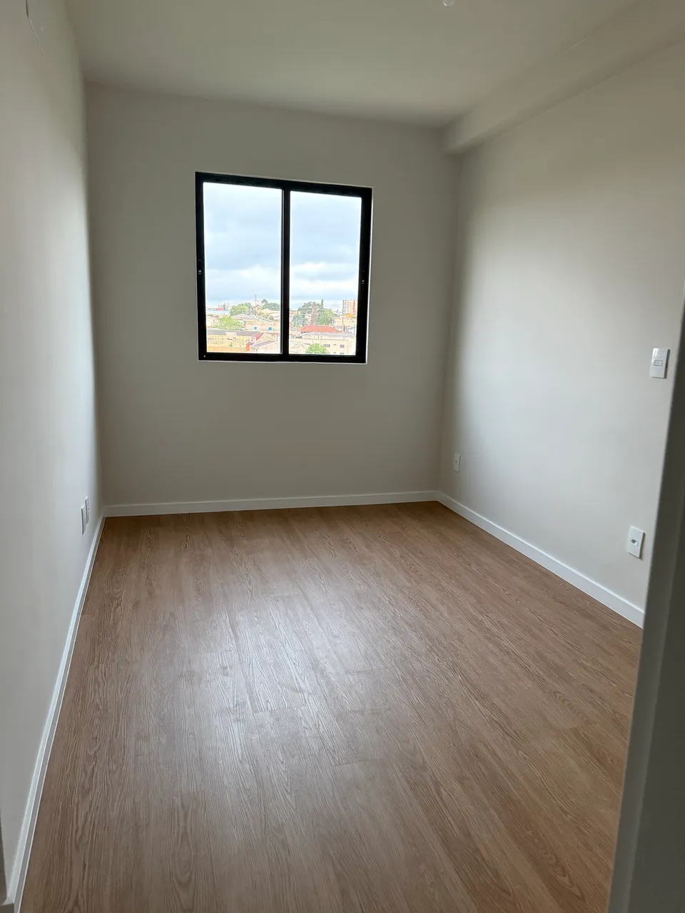 Wood or laminate floors in a 2-bedroom apartment, 53 m² — photo 2