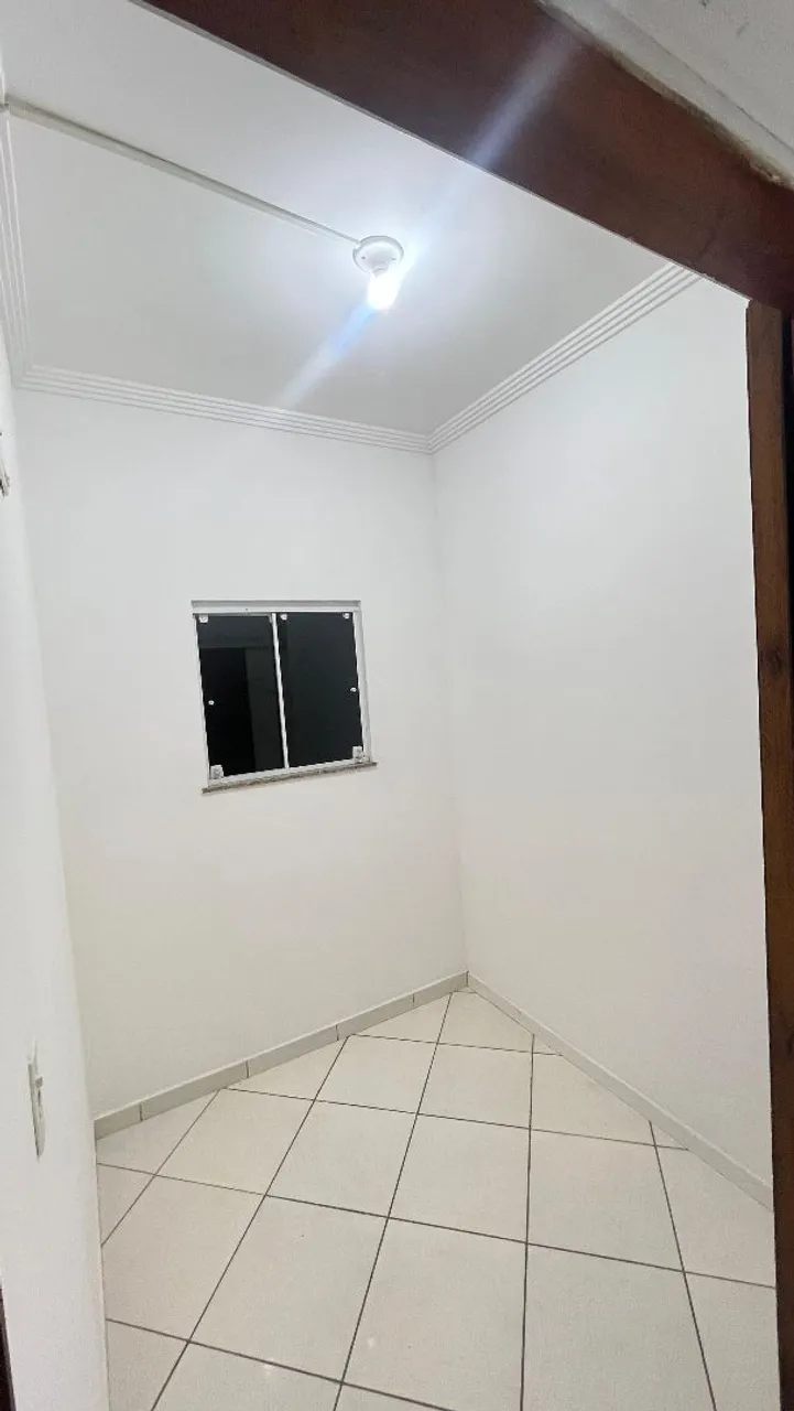 Casa sem mobília com 2 quartos e banheiro com box de vidro — photo 7