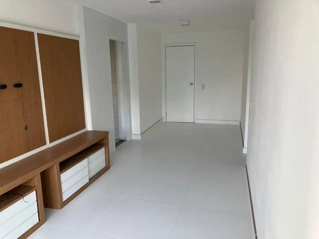 Apartamento com 2 quartos e cozinha separada com fogão — photo 16