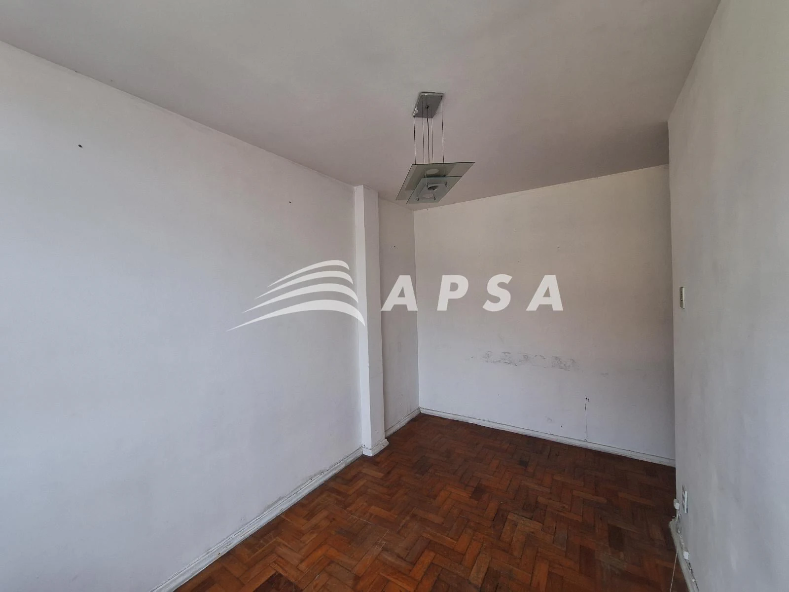 Wood or laminate floors in a one-bedroom apartment, 47 m² — photo 17