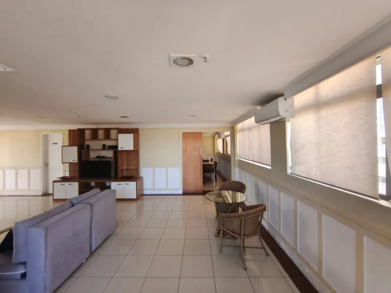 Unfurnished 2-bedroom apartment with 2 bathrooms — photo 37