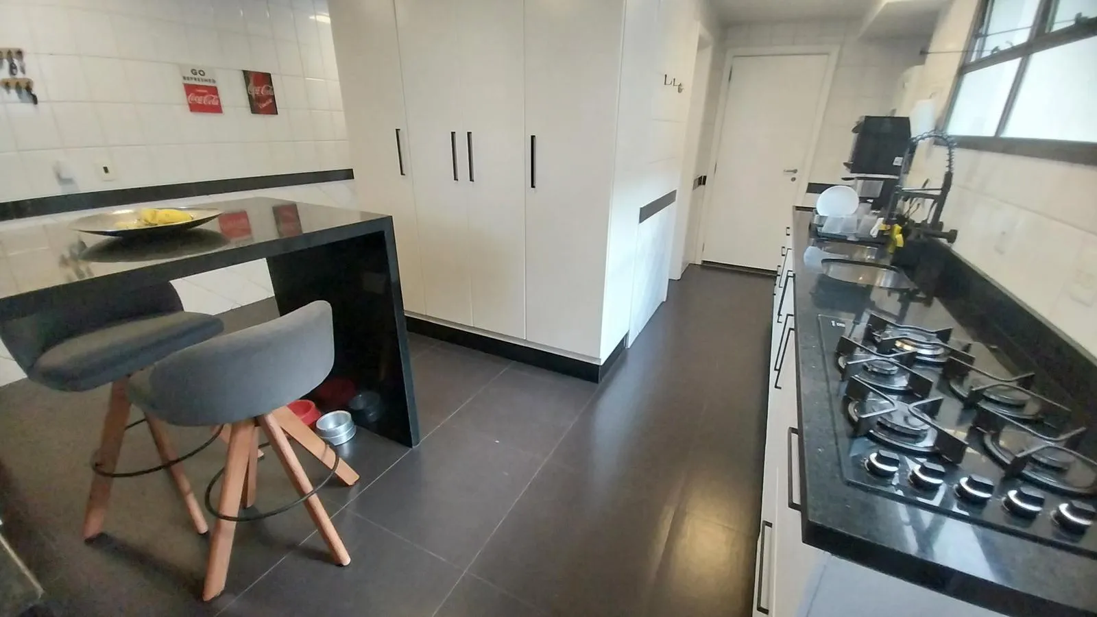 Unfurnished apartment with 4 bedrooms and 5 bathrooms — photo 48