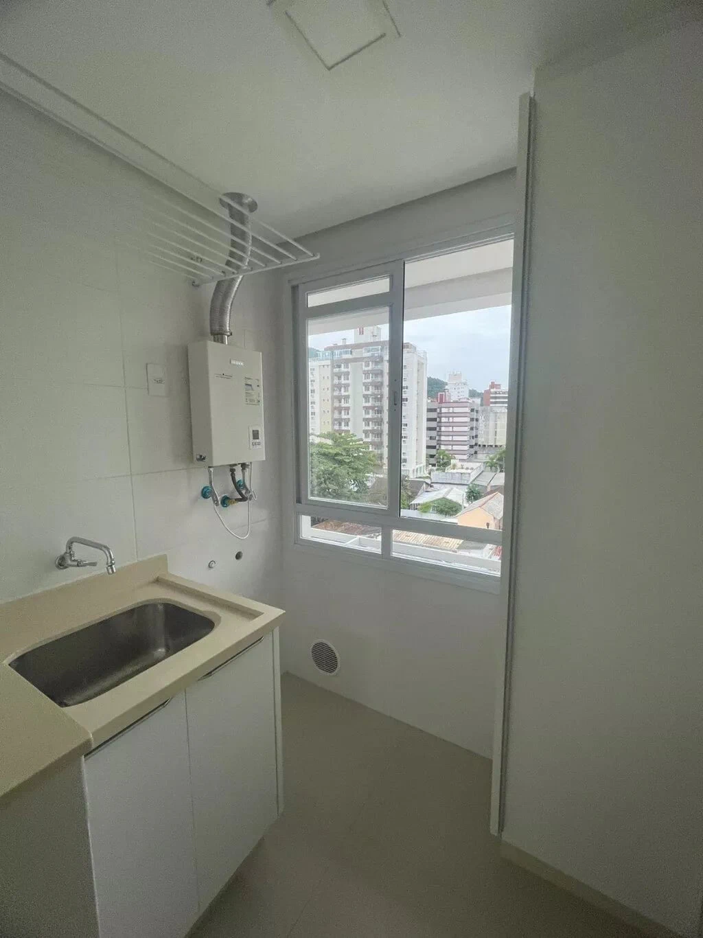 Apartment, 69 m², with a grill on the balcony — photo 7