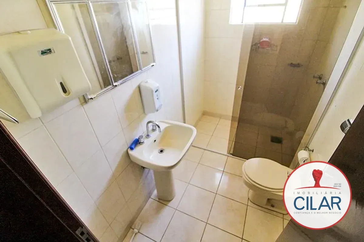 Bathtub in a 4-bedroom house, 280 m² — photo 4