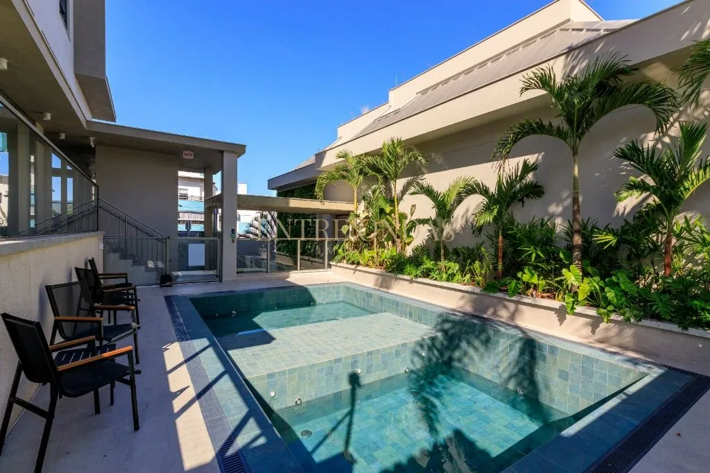2-bedroom apartment with a washing machine in Florianópolis