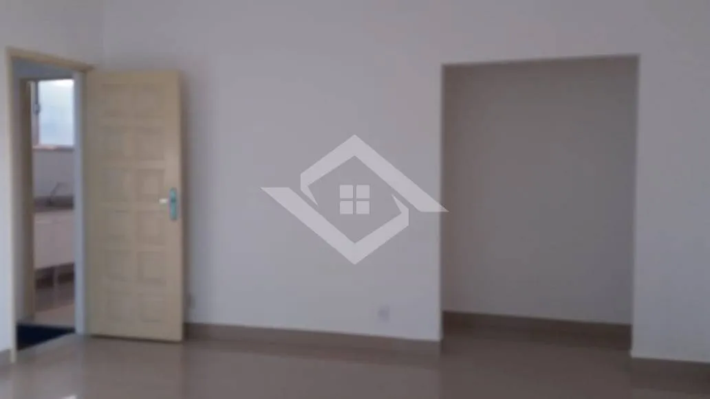 House with 3 bedrooms and 2 bathrooms with a balcony — photo 6