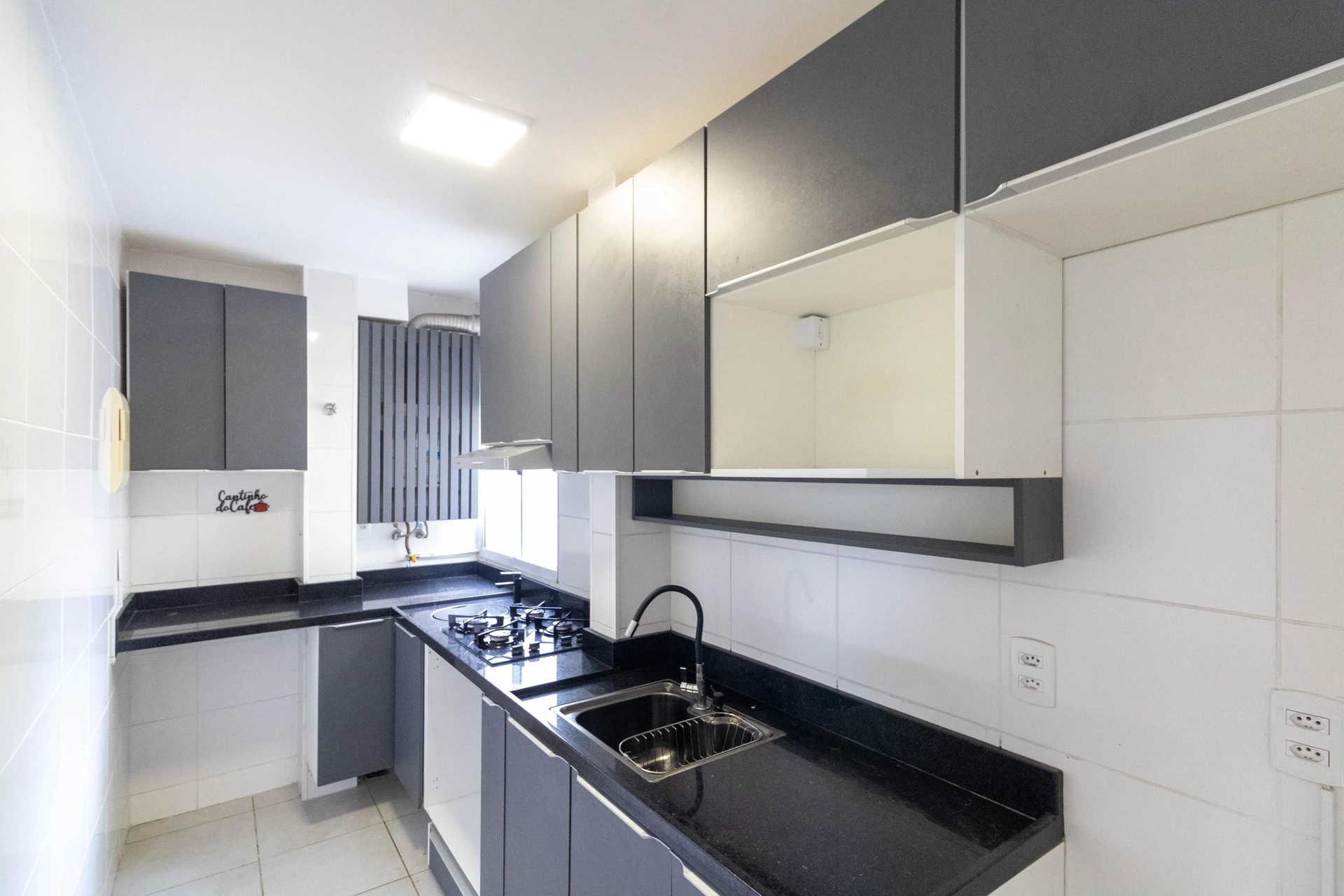 2-bedroom apartment in a building with a gym — photo 8