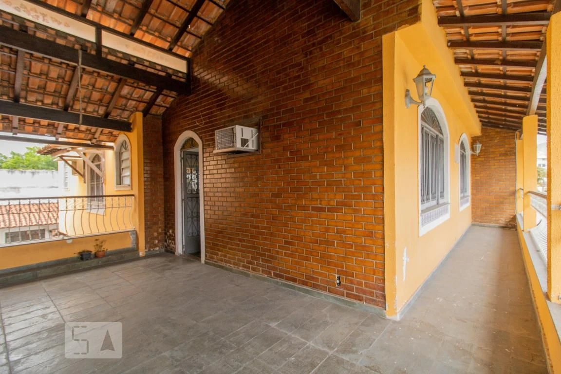 Rental house with 4 bedrooms and a private garden — photo 29