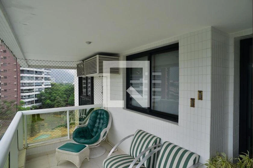 3-bedroom apartment in a building with a gym — photo 4