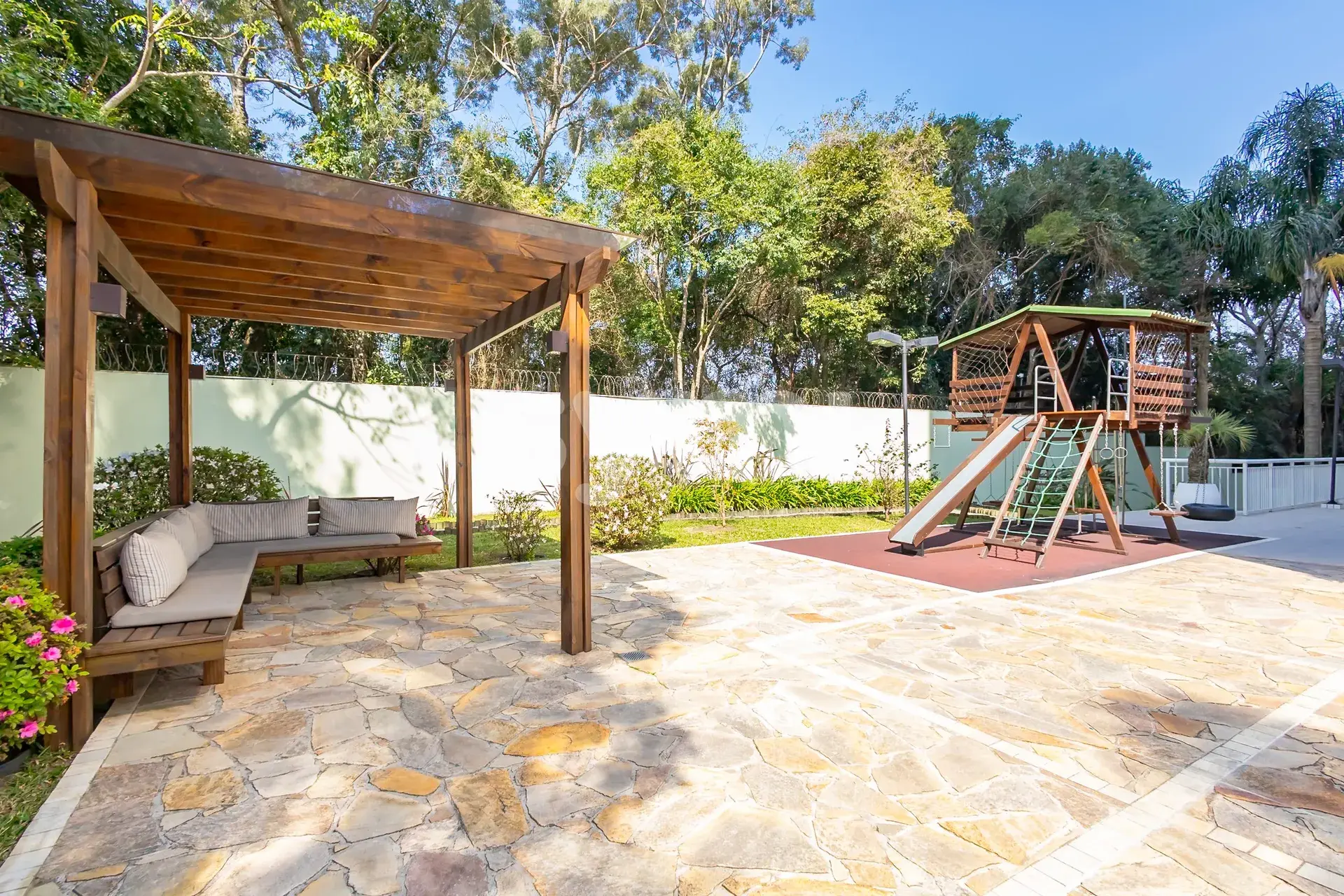 3-bedroom apartment with private BBQ on balcony — photo 38