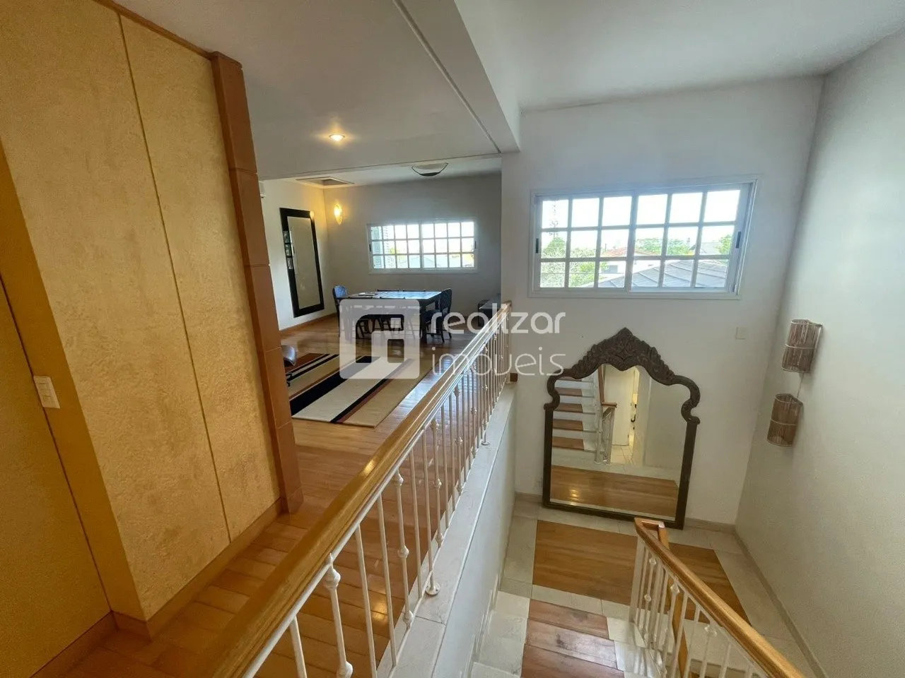 Casa de 5 dormitorios con balcón cerrado con vidrio — photo 17