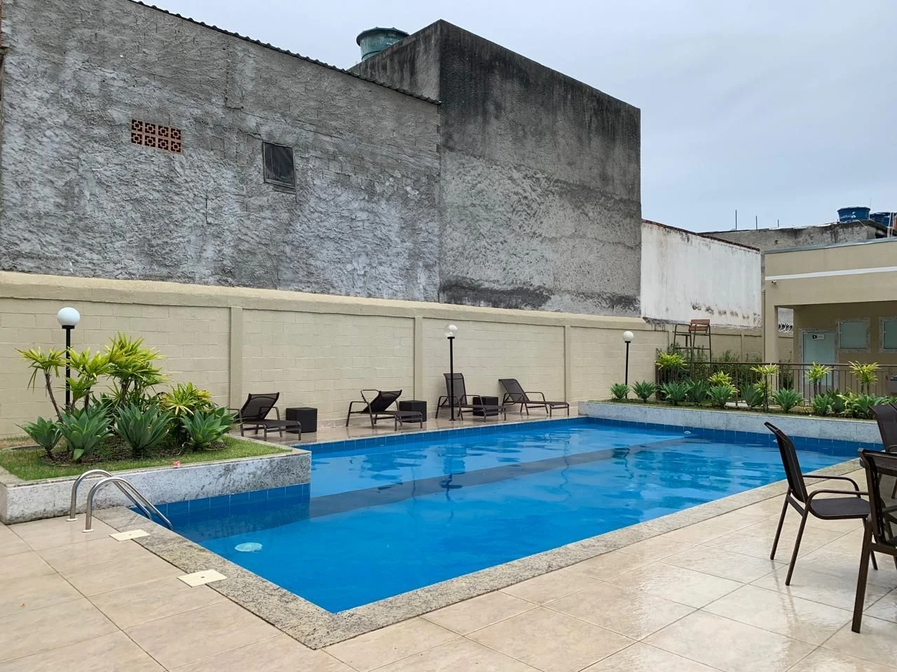 Apartamento mobiliado com 2 quartos e piscina no condomínio — photo 24