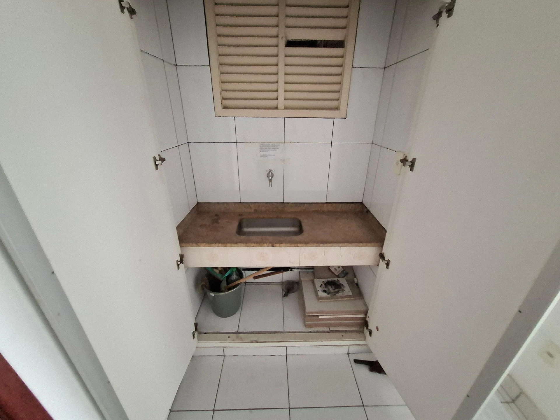 1-bedroom apartment with a compact kitchenette corner — photo 2