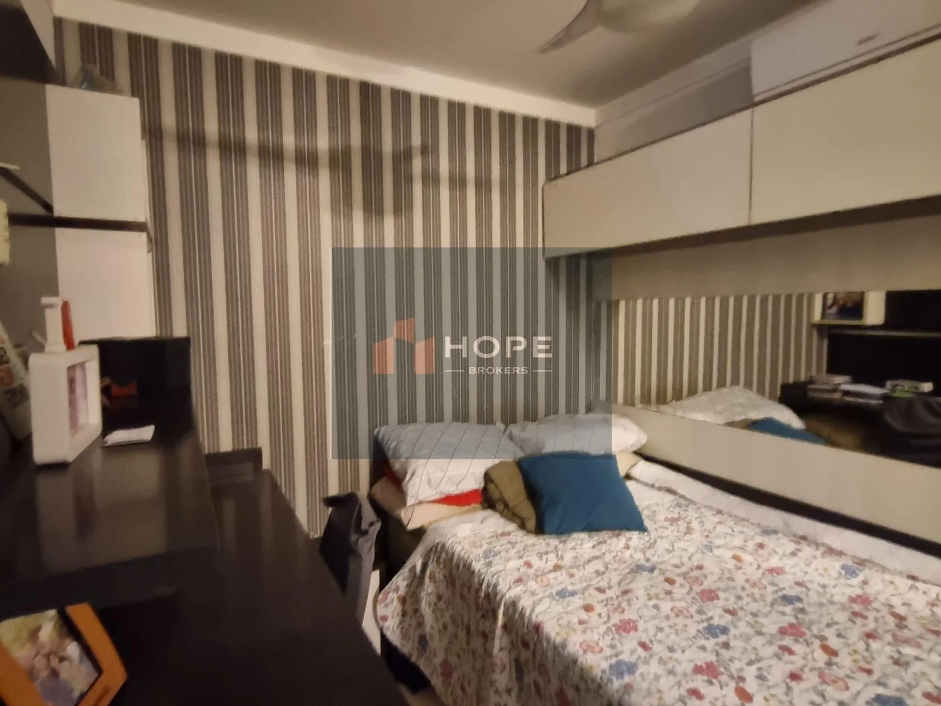 Walk-in closet in a 3-bedroom apartment, 200 m² — photo 7