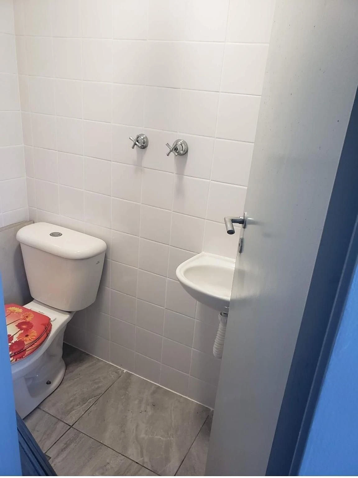 Apartment with 3 bedrooms and 4 bathrooms, balcony sink — photo 18