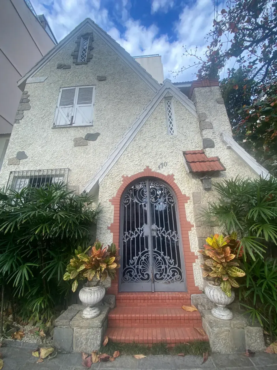 Rental house with 5 bedrooms and 4 bathrooms — photo 2