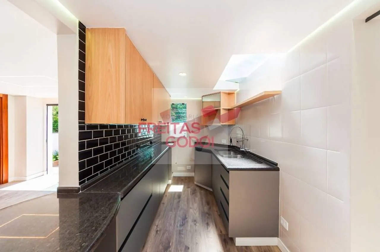 2-bedroom house with floor-to-ceiling windows in Curitiba — photo 2