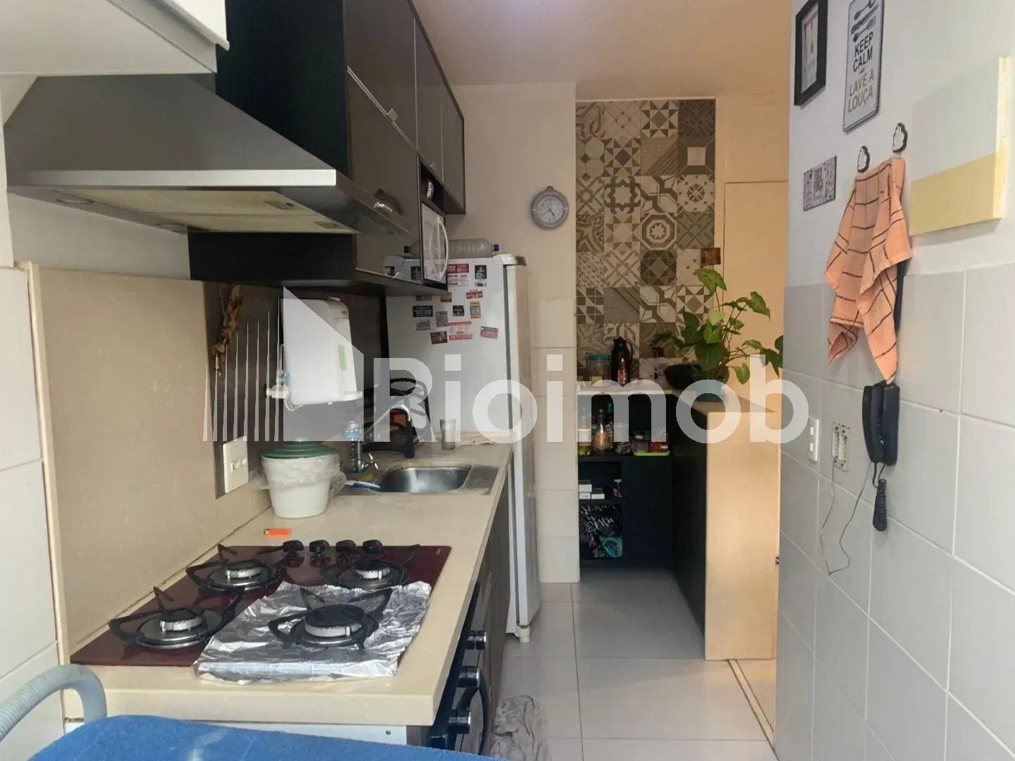 2-bedroom apartment in a building with a gym — photo 4