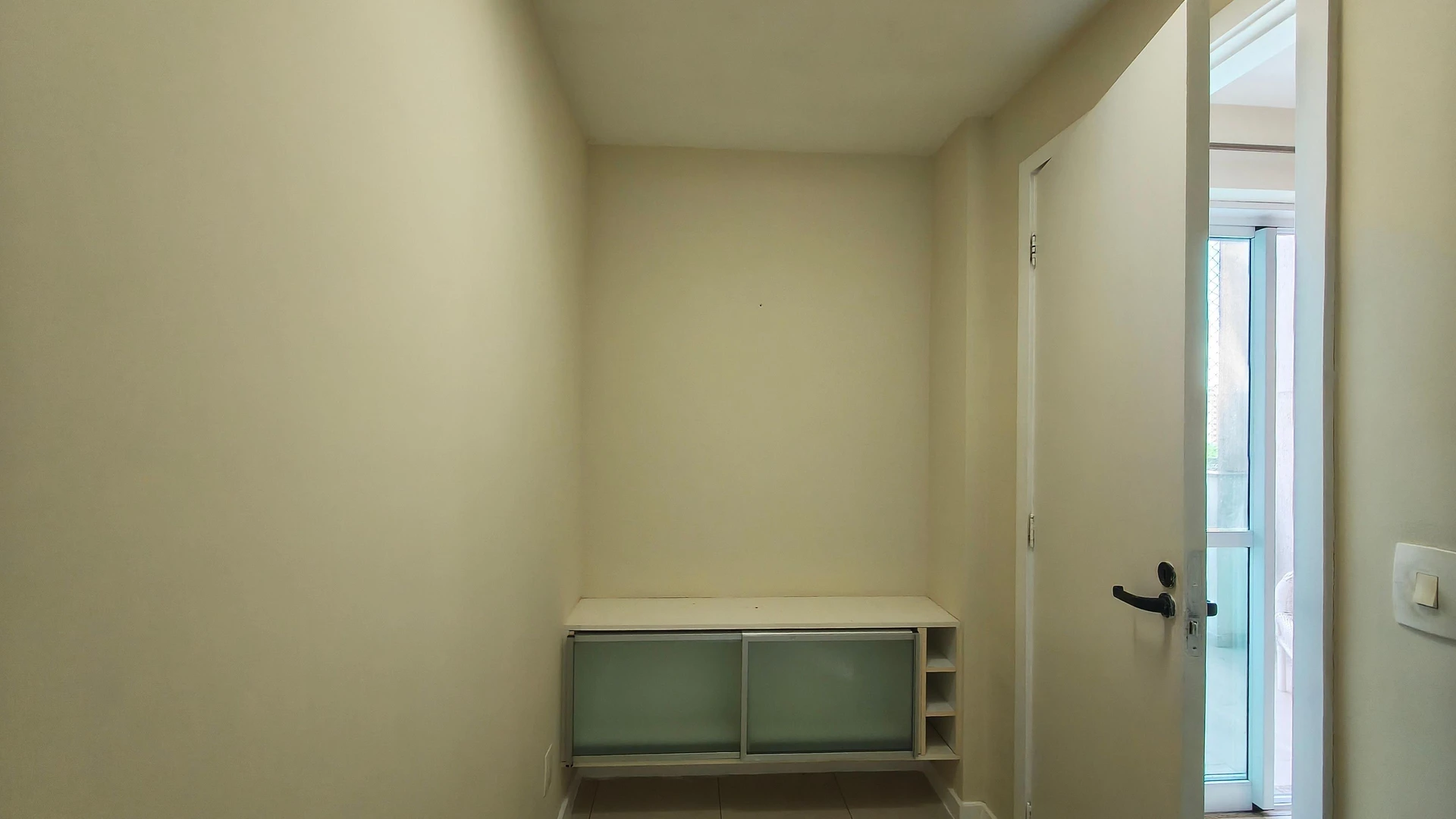 Rent-ready 2-bedroom apartment with balcony — photo 27