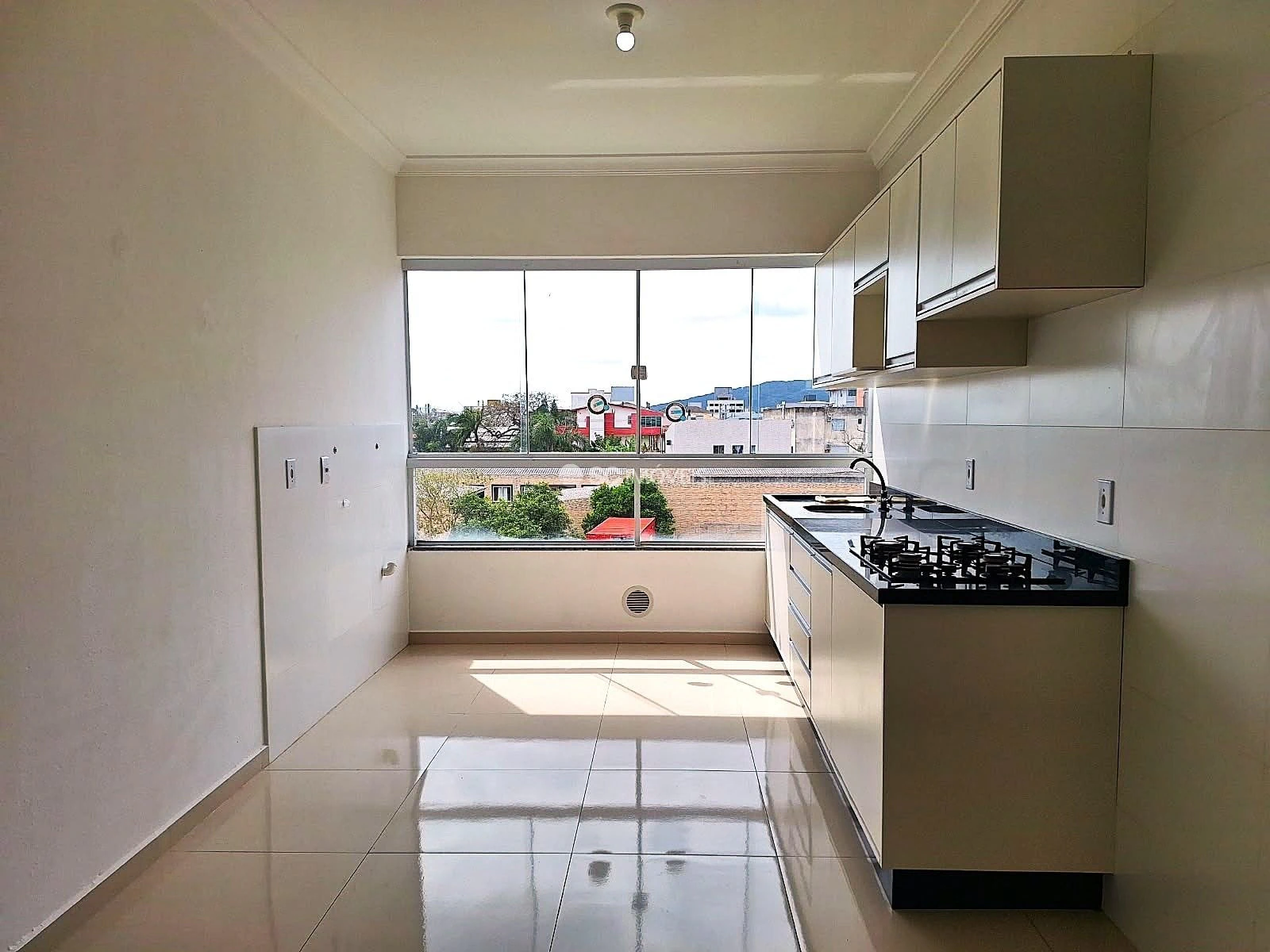 3-bedroom apartment, 1 with its own bathroom, 75 m² — photo 3