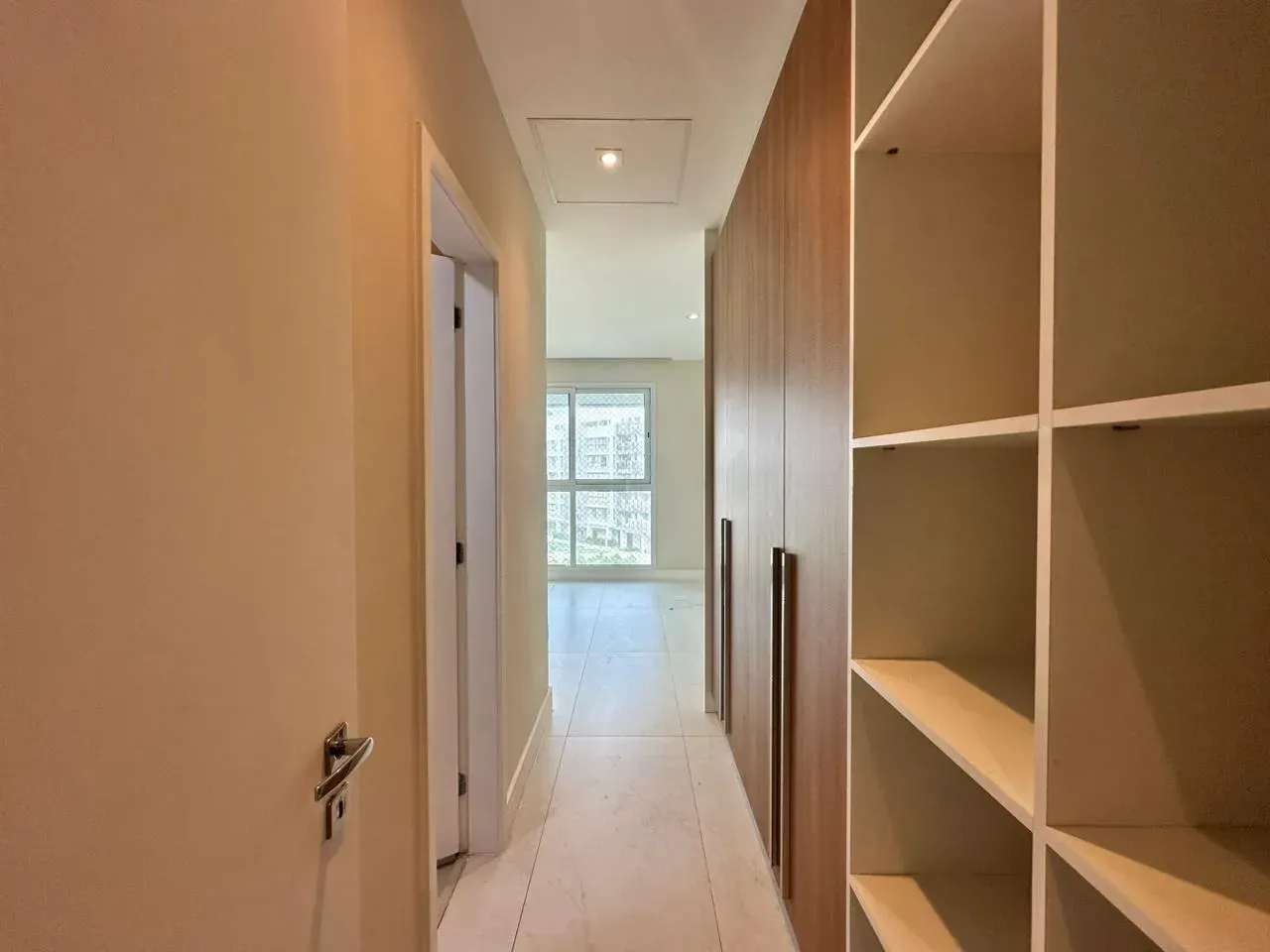 282 m² apartment with 4 bedrooms and 5 bathrooms — photo 14