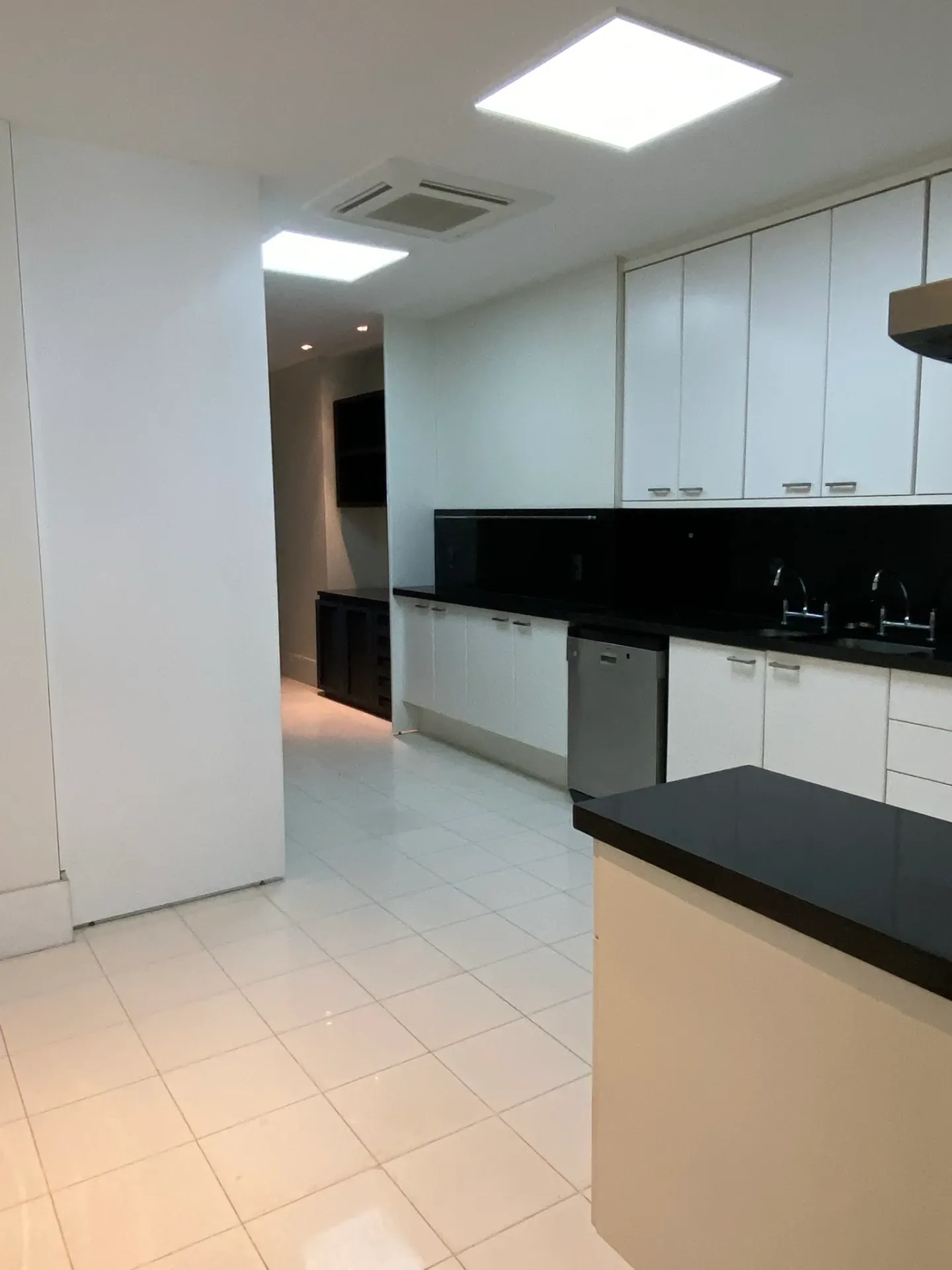 Apartamento con 3 habitaciones y balcón cerrado de vidrio — photo 25