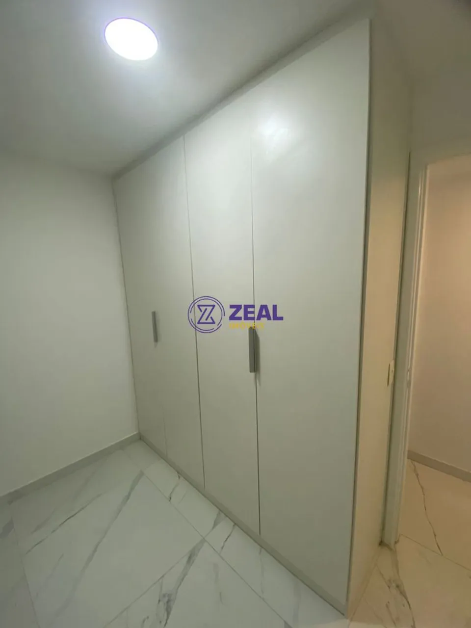 3-bedroom apartment with a separate kitchen and 83 m² — photo 4