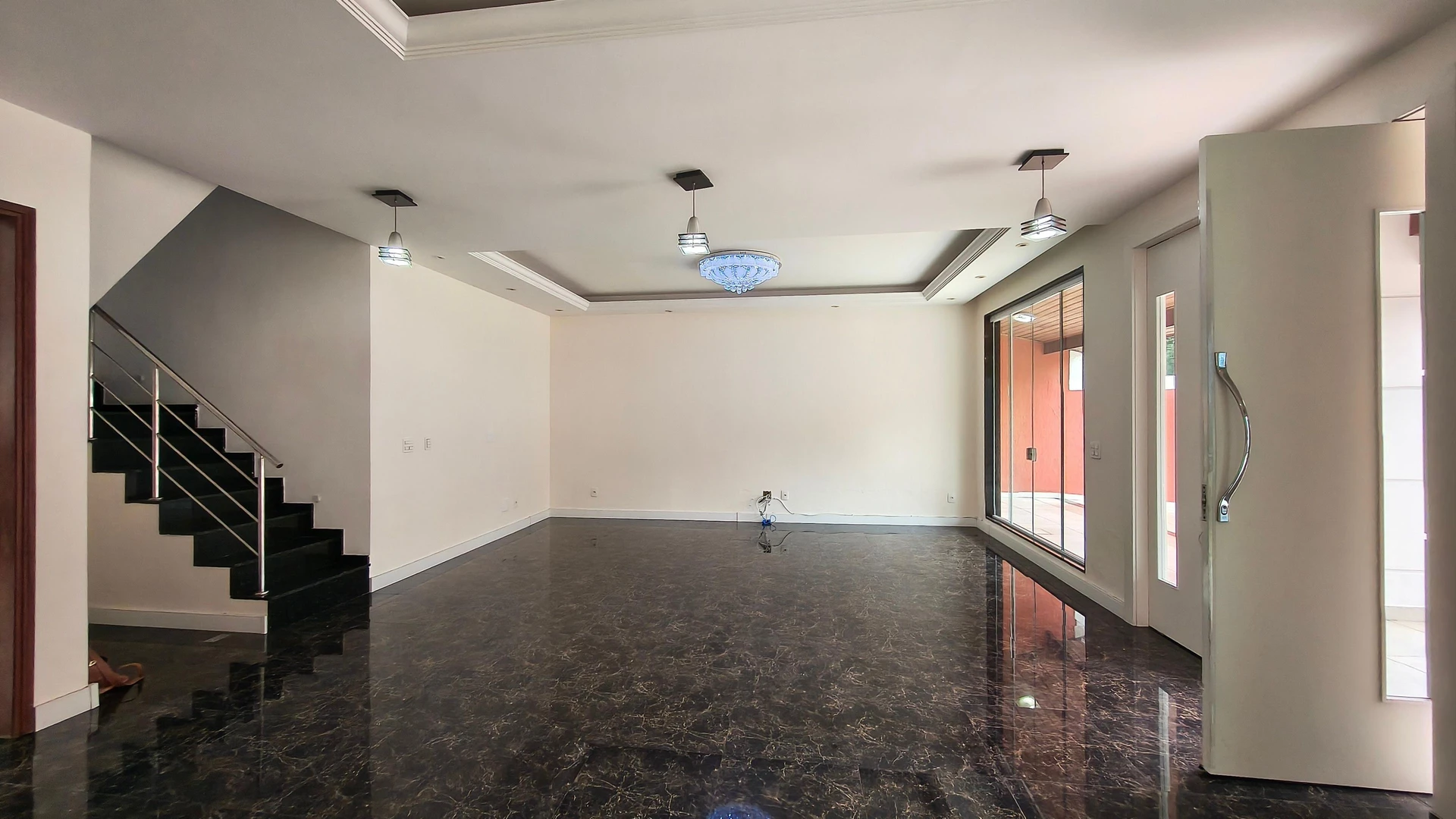 House, 241 m², with floor-to-ceiling windows — photo 7
